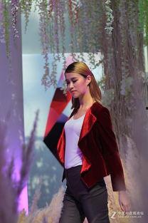 国产潮模特衣服拍照在线,国产潮模穿搭拍照指南